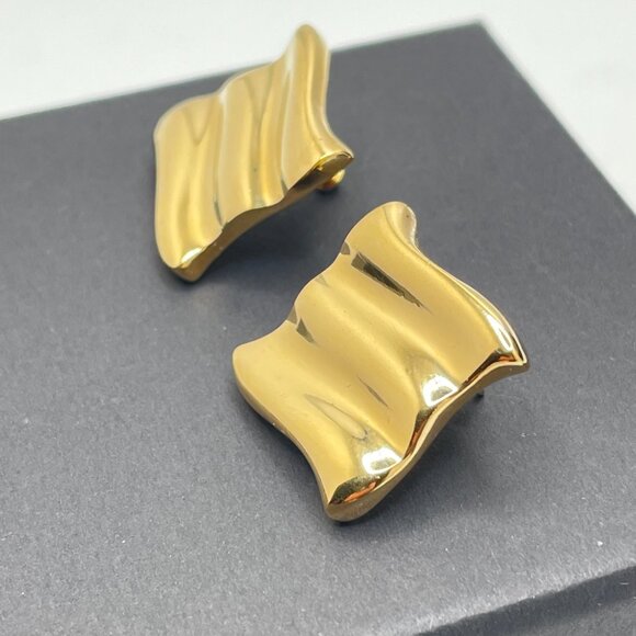 Vendome Earrings - Picture 6 of 7